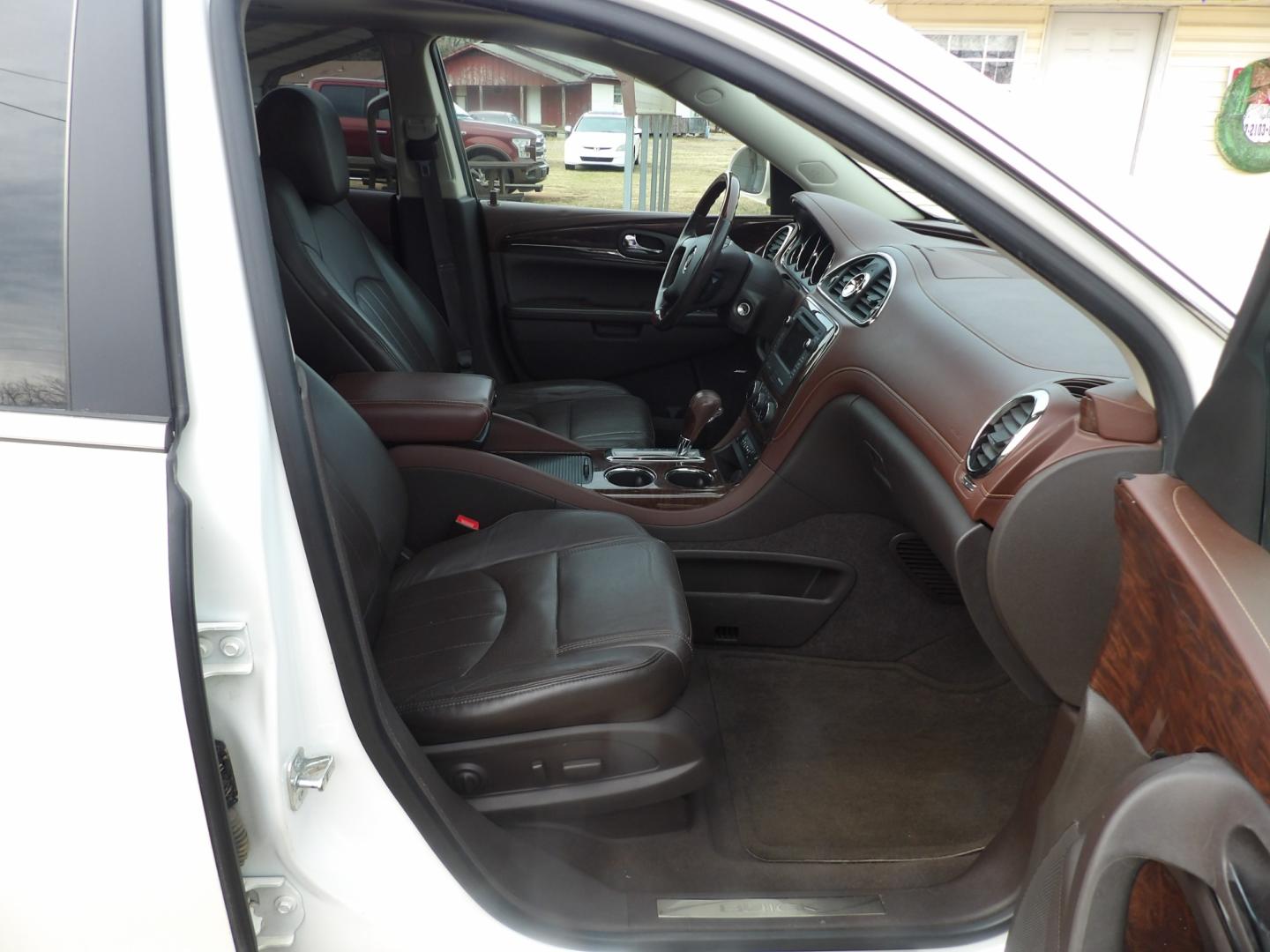 2014 White /Brown Buick Enclave (5GAKRBKD8EJ) , located at 401 First NE, Bearden, AR, 71720, (870) 687-3414, 33.726528, -92.611519 - Photo#20